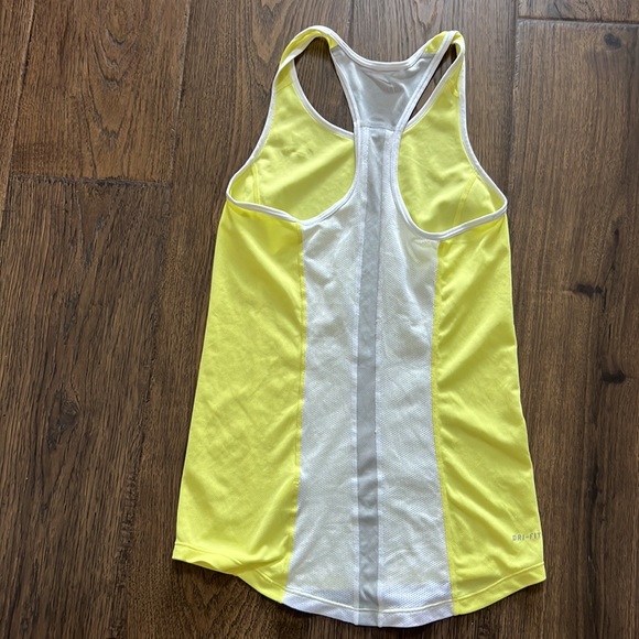 Women’s XS 4 piece Tank Top Lot - Picture 5 of 7